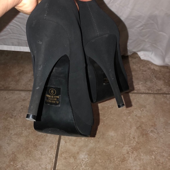 Black Soft Suede 4 Inch Heels Size 9 - Picture 5 of 6